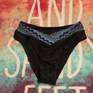 Black Criss Cross V Cut Women's Swim Bottoms Size Med NWT